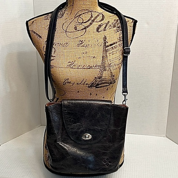 Patricia Nash Handbags - PATRICIA NASH BELLISSIMI CONVERTIBLE BACKPACK DISTRESSED GLAZE COLOR